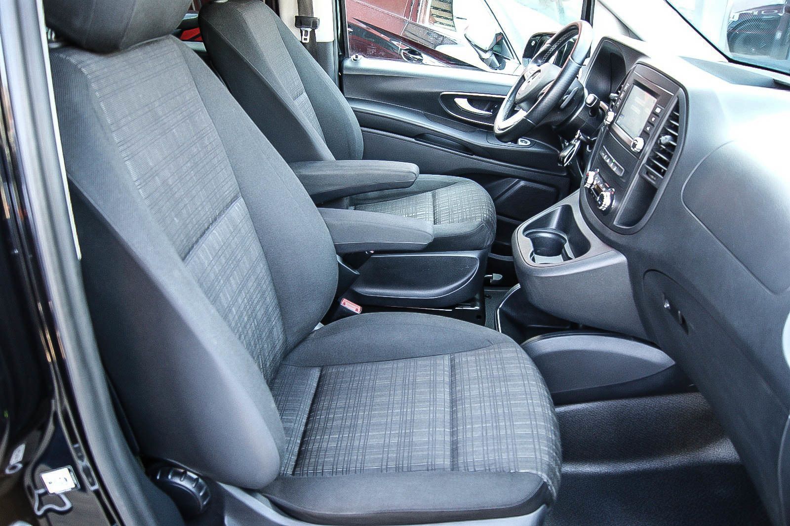 Fahrzeugabbildung Mercedes-Benz Vito Mixto 119 CDI 4x4 lang LED NAVI STANDHZG