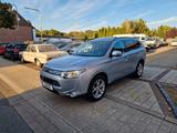 Mitsubishi Outlander Instyle 4WD 2.2 DI-D*7-Sitzer*AHK*NAVI - Mitsubishi Outlander Instyle mit Diesel-Antrieb