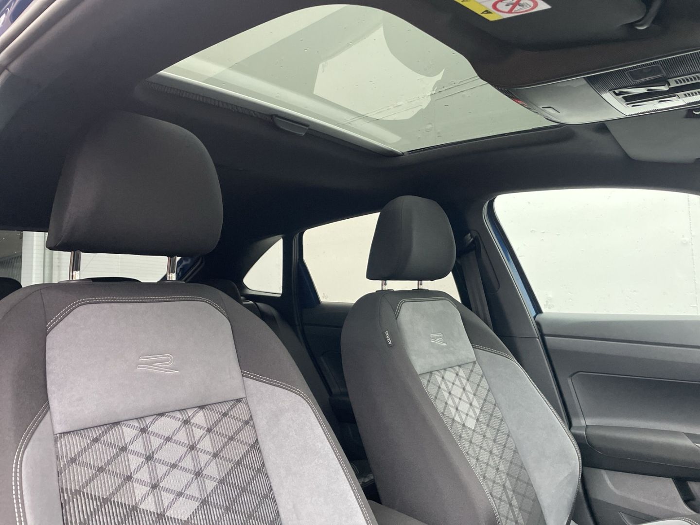 Taigo 1.0 TSI DSG R-Line Black Style Kamera/Pano