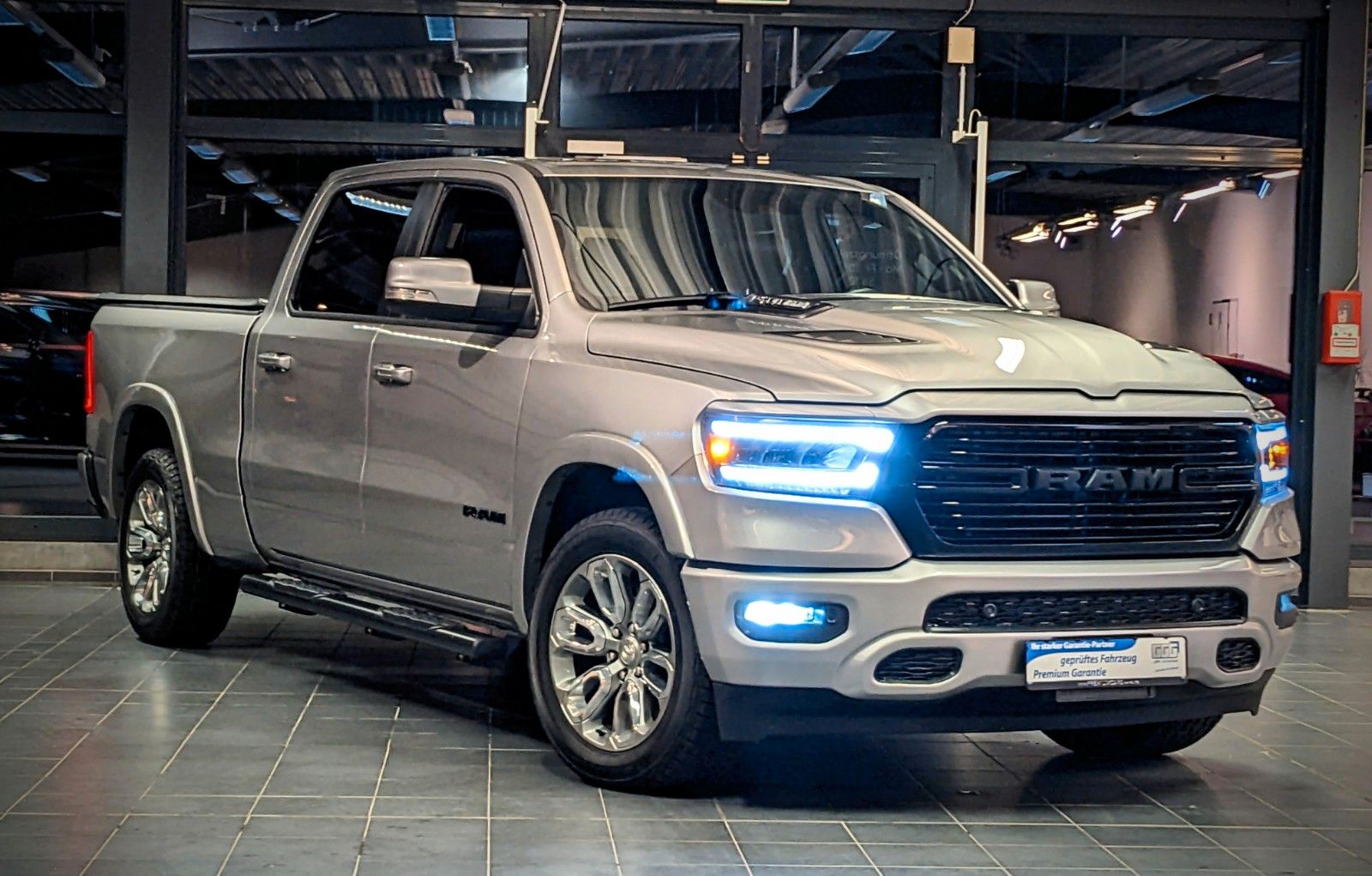 Dodge RAM 1500 Laramie HEMI 5.7 LPG-Gas E-TORQUE 4x4 imagem 2