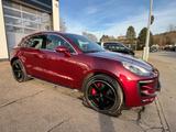 Porsche Macan Turbo mit Performance Paket - Porsche Macan: Turbo