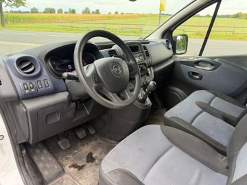 Opel Vivaro - 10