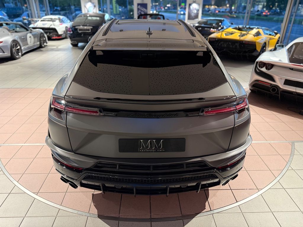 LAMBORGHINI Urus 2023