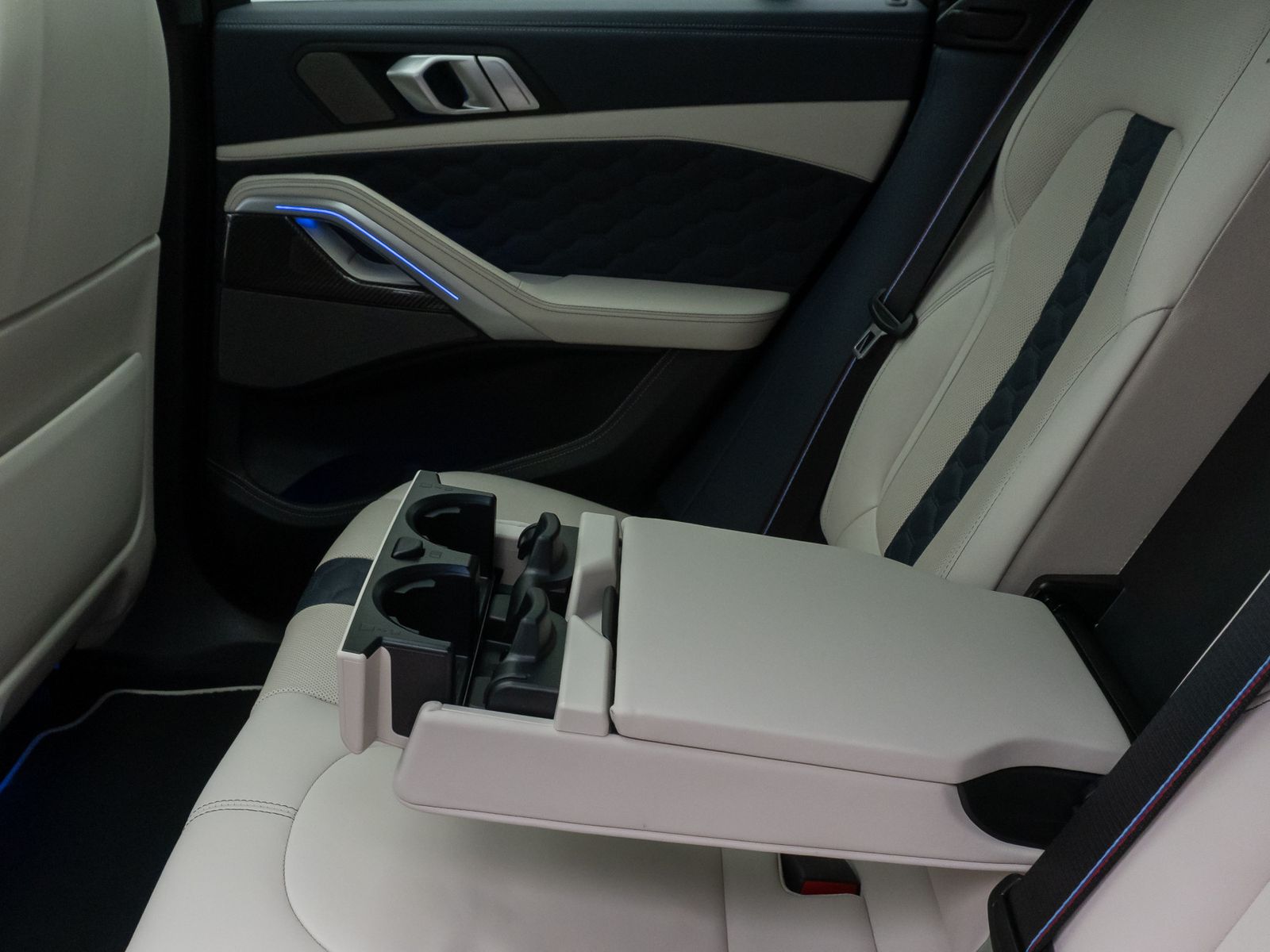 Fahrzeugabbildung BMW X6 M Competition M Driver´s DisplKey Sky Lounge