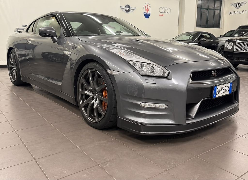 Image of Nissan GT-R