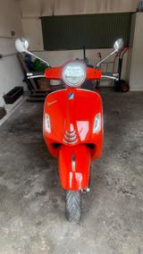 Vespa GTS 125 - VESPA ORANGE