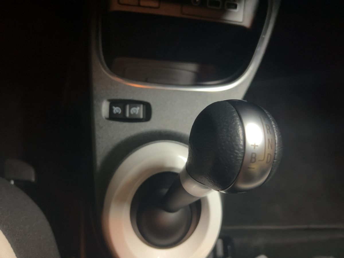 Fahrzeugabbildung Renault Twingo E-Tech Techno Kamera SHZ KLimaut.