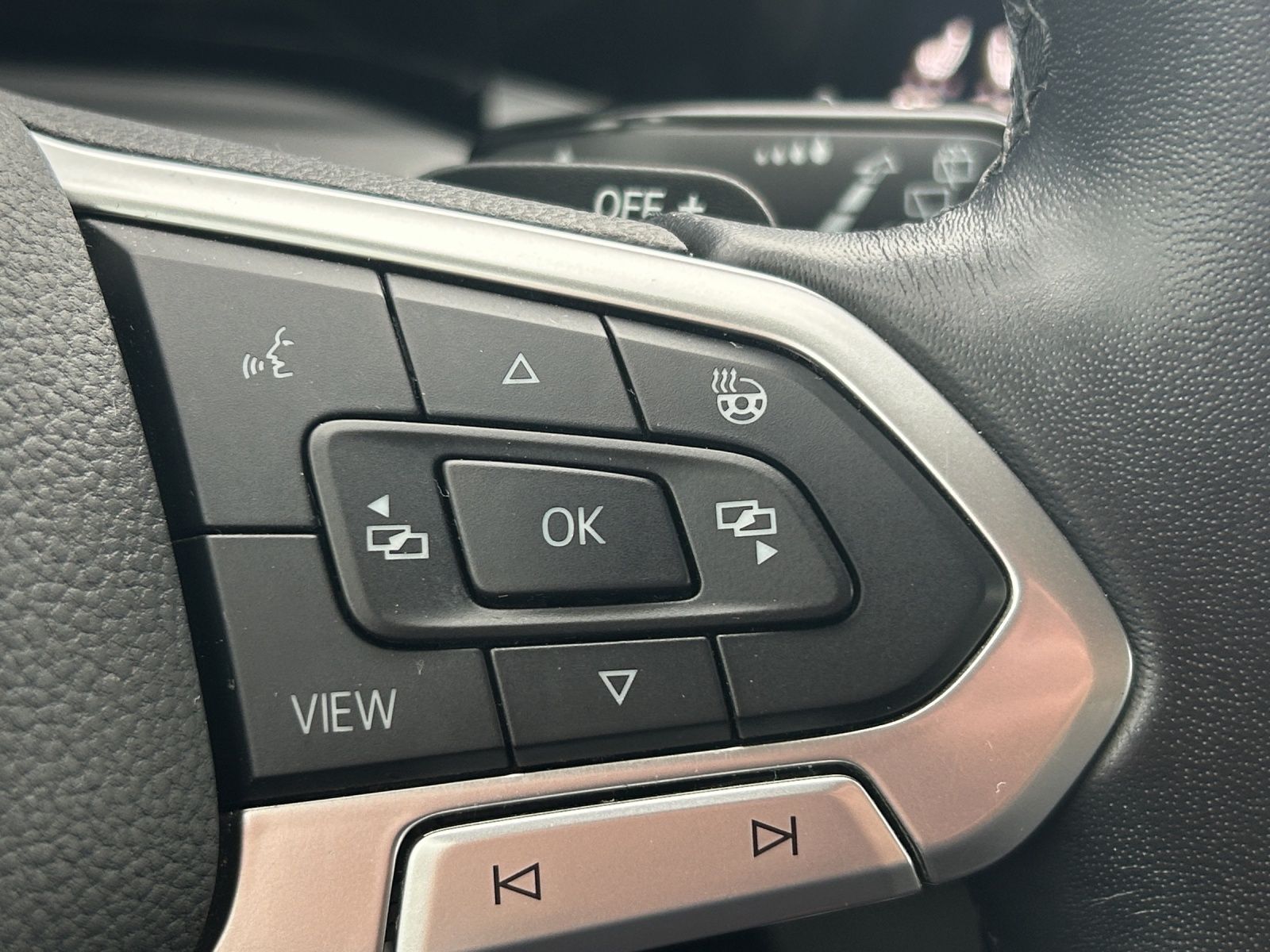 Fahrzeugabbildung Volkswagen Golf VIII Variant Style eTSI DSG LED+ ACC SH LRH