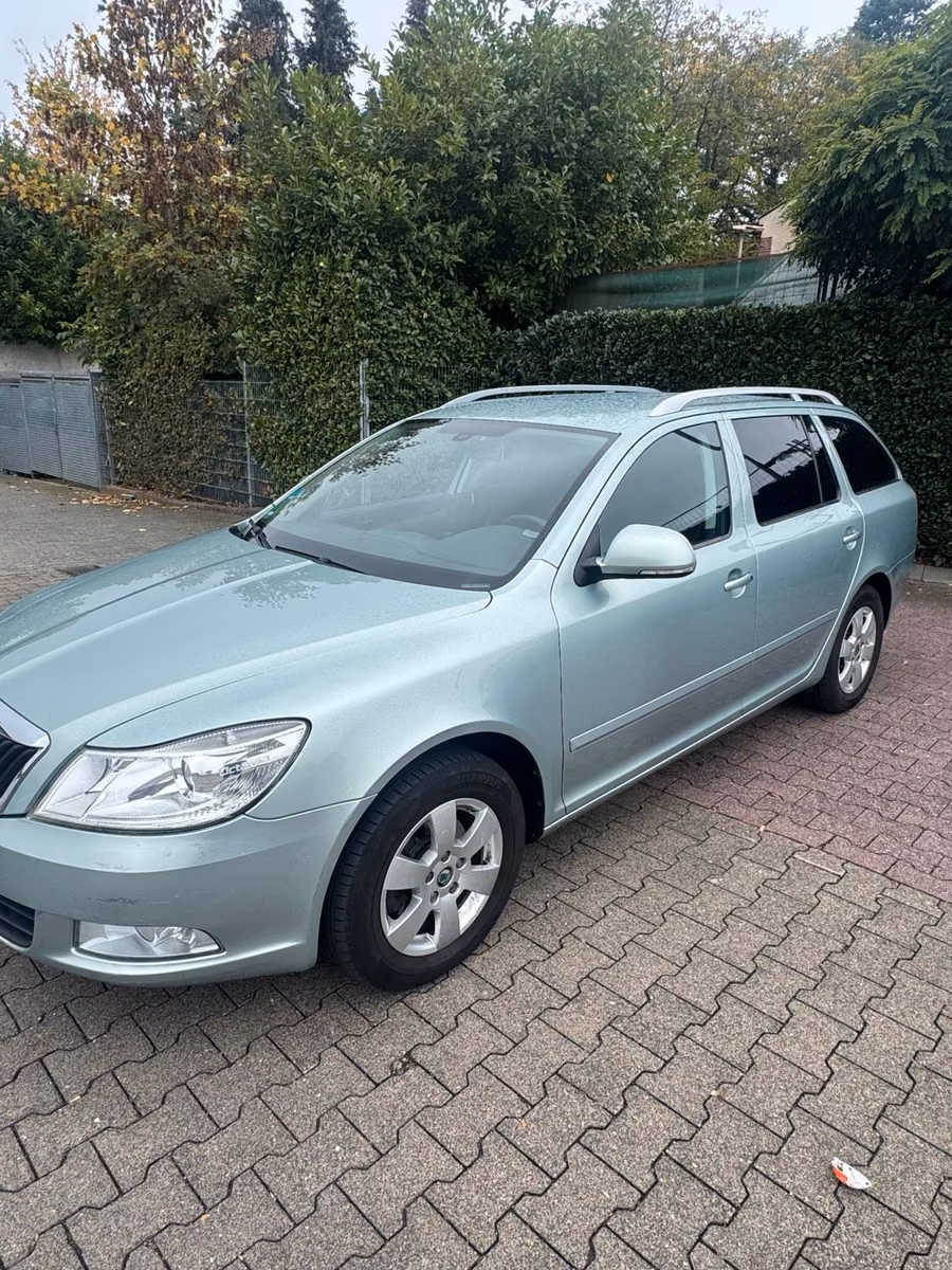 Skoda Octavia 2011 — engine 140 HP (103kW)