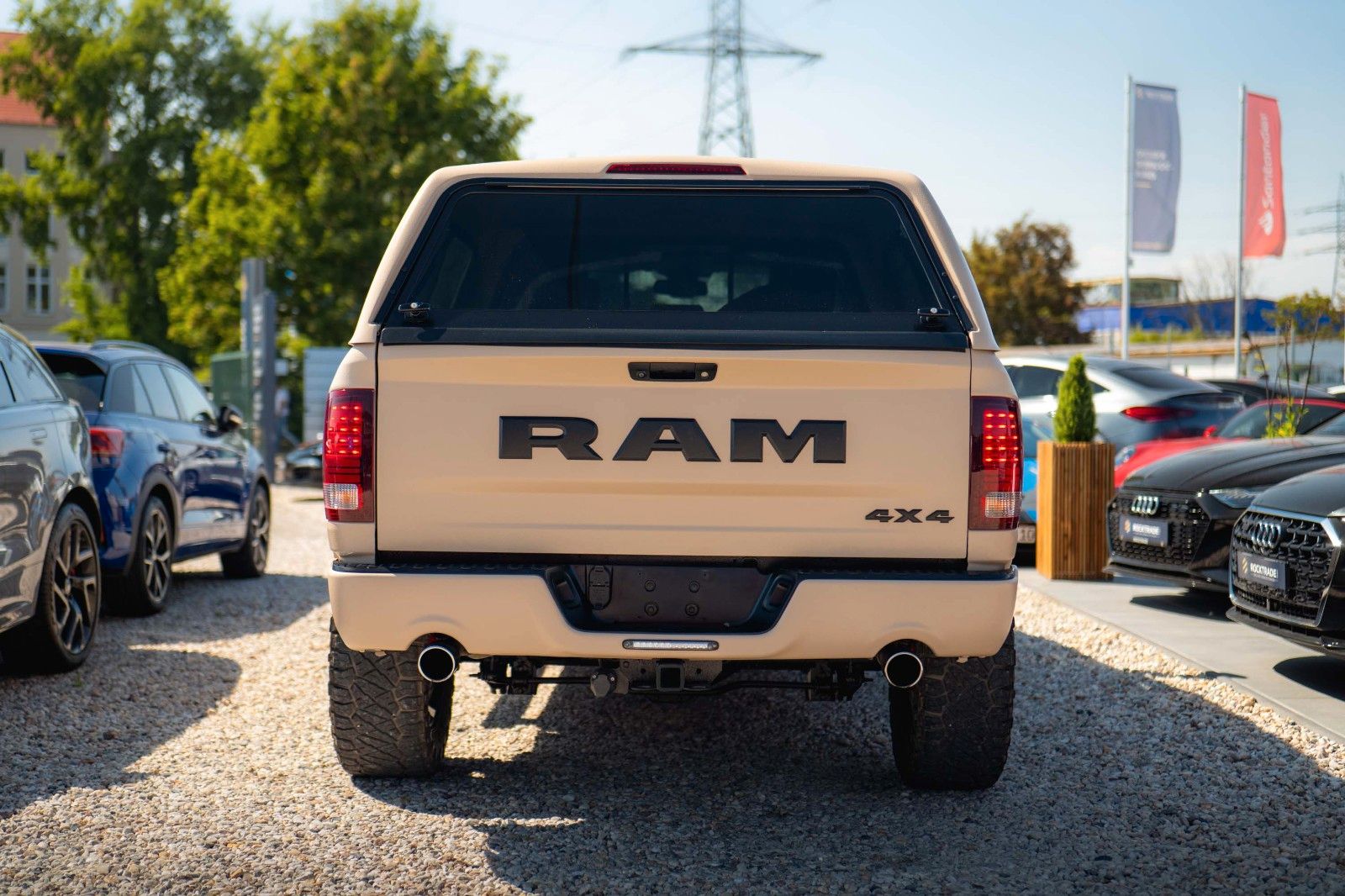 Fahrzeugabbildung Dodge RAM 5.7 V8 HEMI 4x4 RAPTOR LONGBED HARDTOP LED