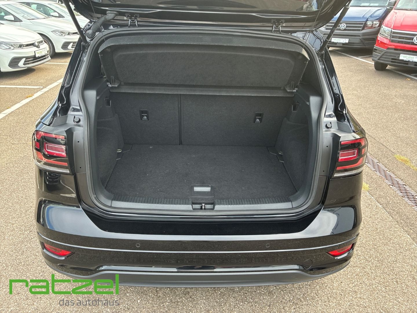 Fahrzeugabbildung Volkswagen T-Cross R-Line 1.5 TSI DSG Navi Kamera LED ACC L