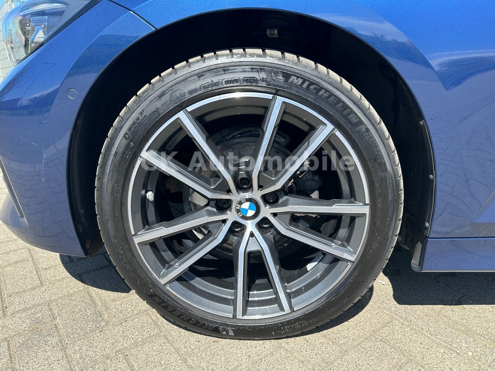 Fahrzeugabbildung BMW 318d Touring Sport-Line/Shadow-Line/Navi/Laser