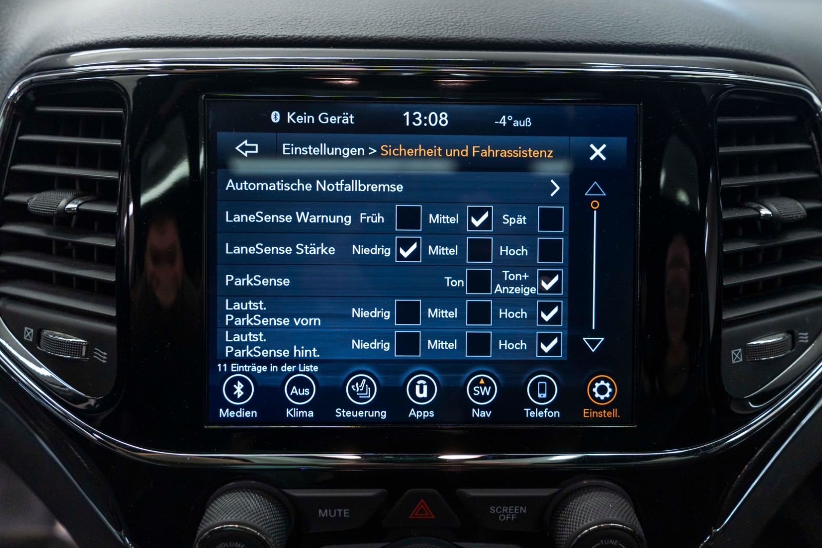 Fahrzeugabbildung Jeep Grand Cherokee Laredo X 3,6L LPG 4X4 KAM PANO