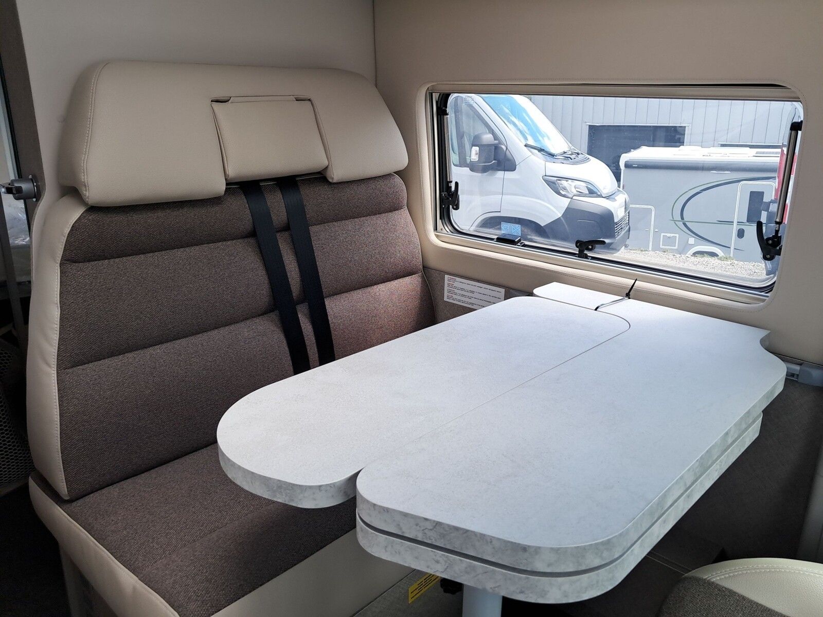Fahrzeugabbildung Karmann Davis Lifestyle DA 590 LS Concept Paket 140 PS