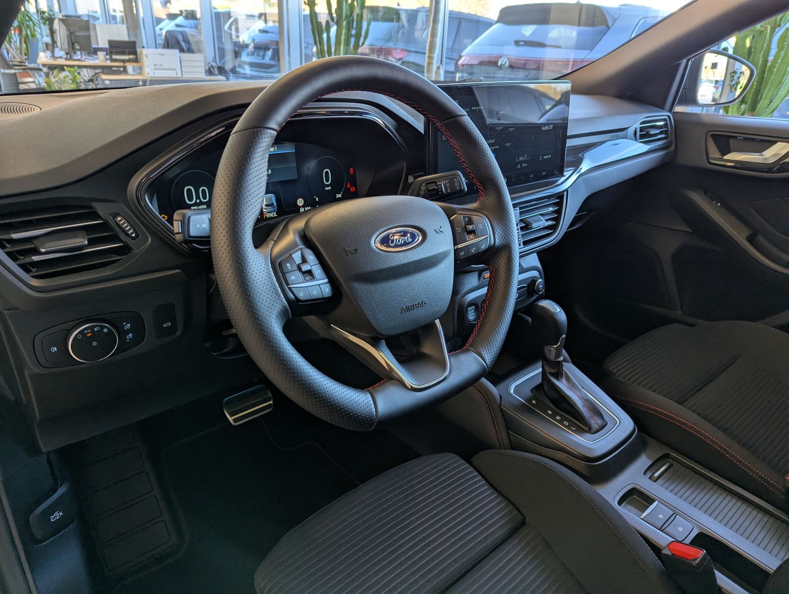 Fahrzeugabbildung Ford Focus 1.0 ST-Line X Styling Matrix B&O Pano 18"