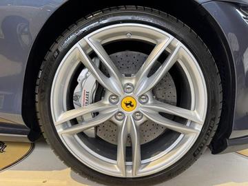 2021 Ferrari ROMA — миниатюра 14