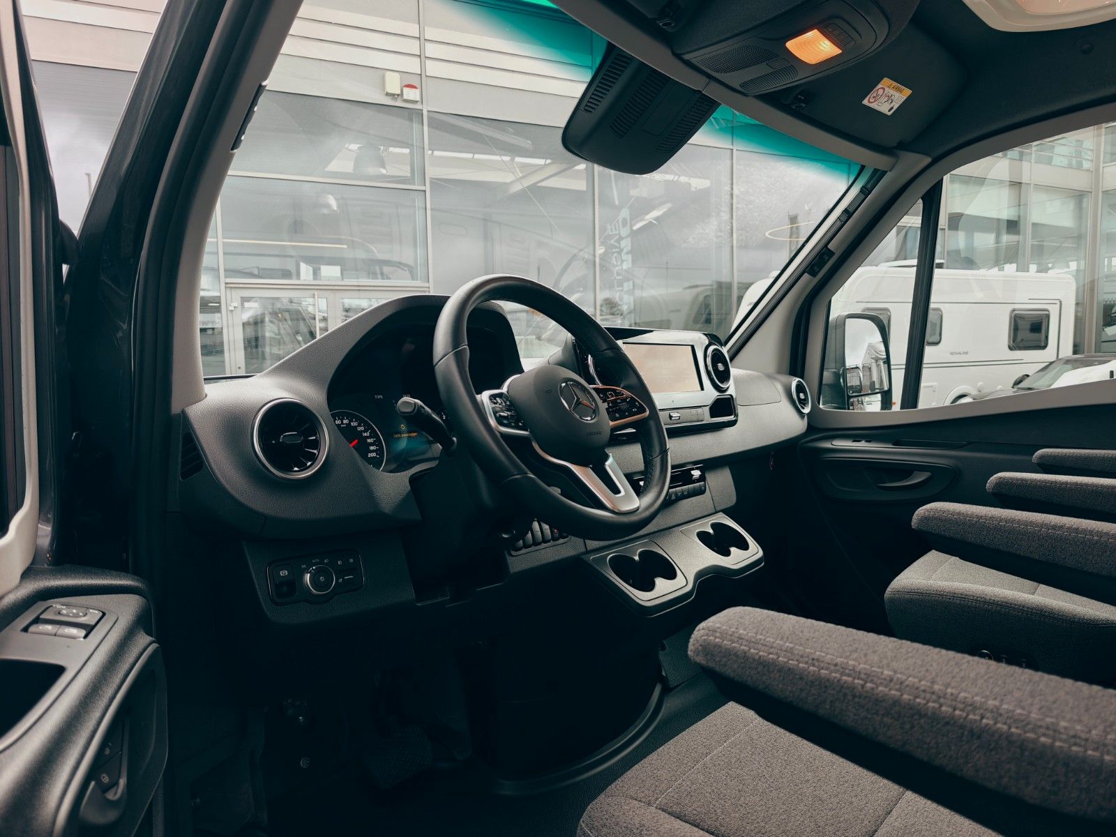 Fahrzeugabbildung HYMER / ERIBA / HYMERCAR B-KLASSE MC T 680 - AUS ERSTBESITZ