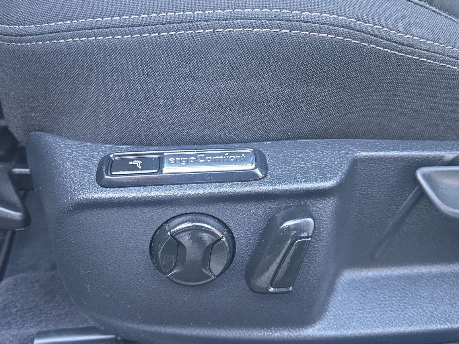 Fahrzeugabbildung Volkswagen Passat Variant Comfortline BMT/Start-Stopp AHK