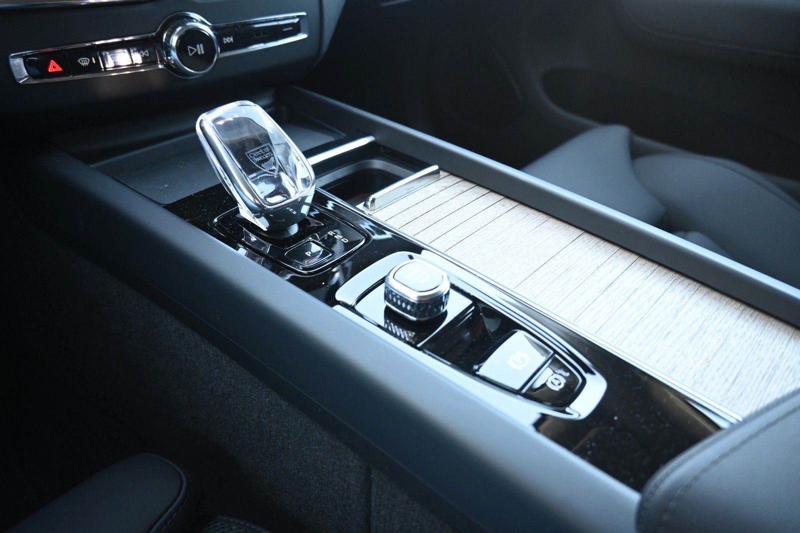 Fahrzeugabbildung Volvo XC60 T6 Plug-in Hybrid AWD Plus Bright*360°*ACC