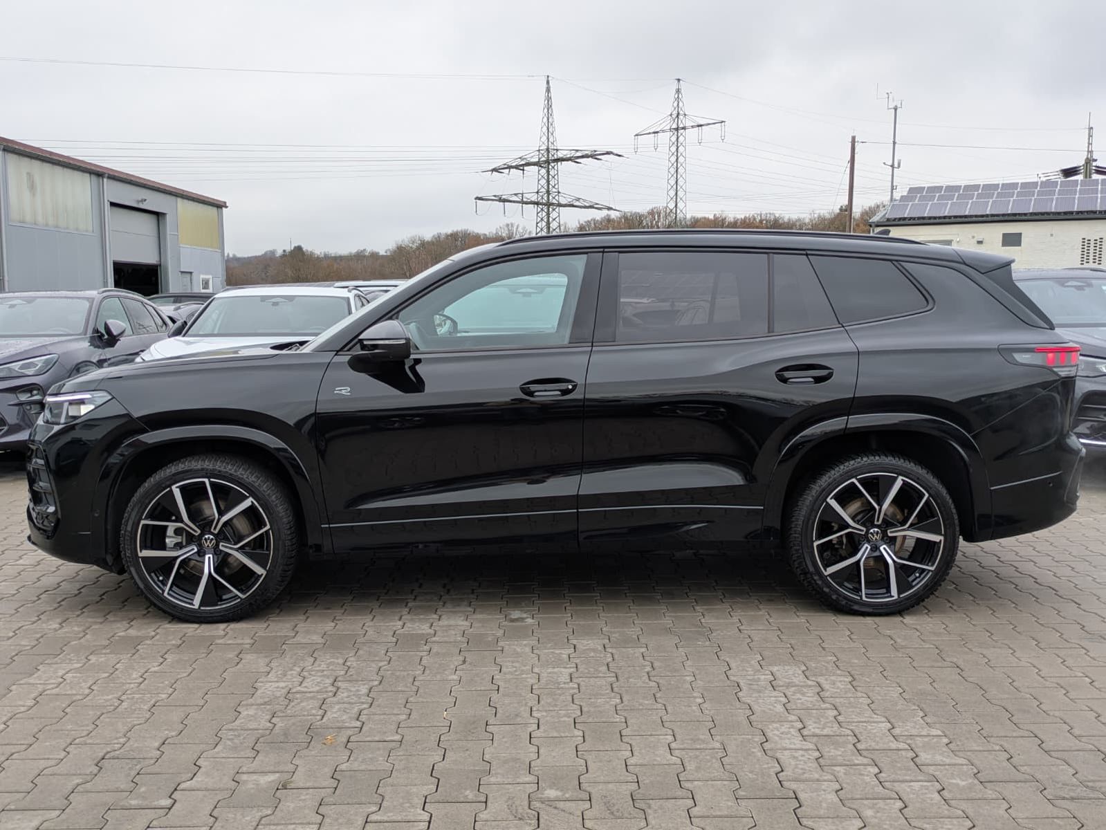 Fahrzeugabbildung Volkswagen Tayron 2.0 TDI 4M R-Line BLACK*7Si*MATRIX*PANO