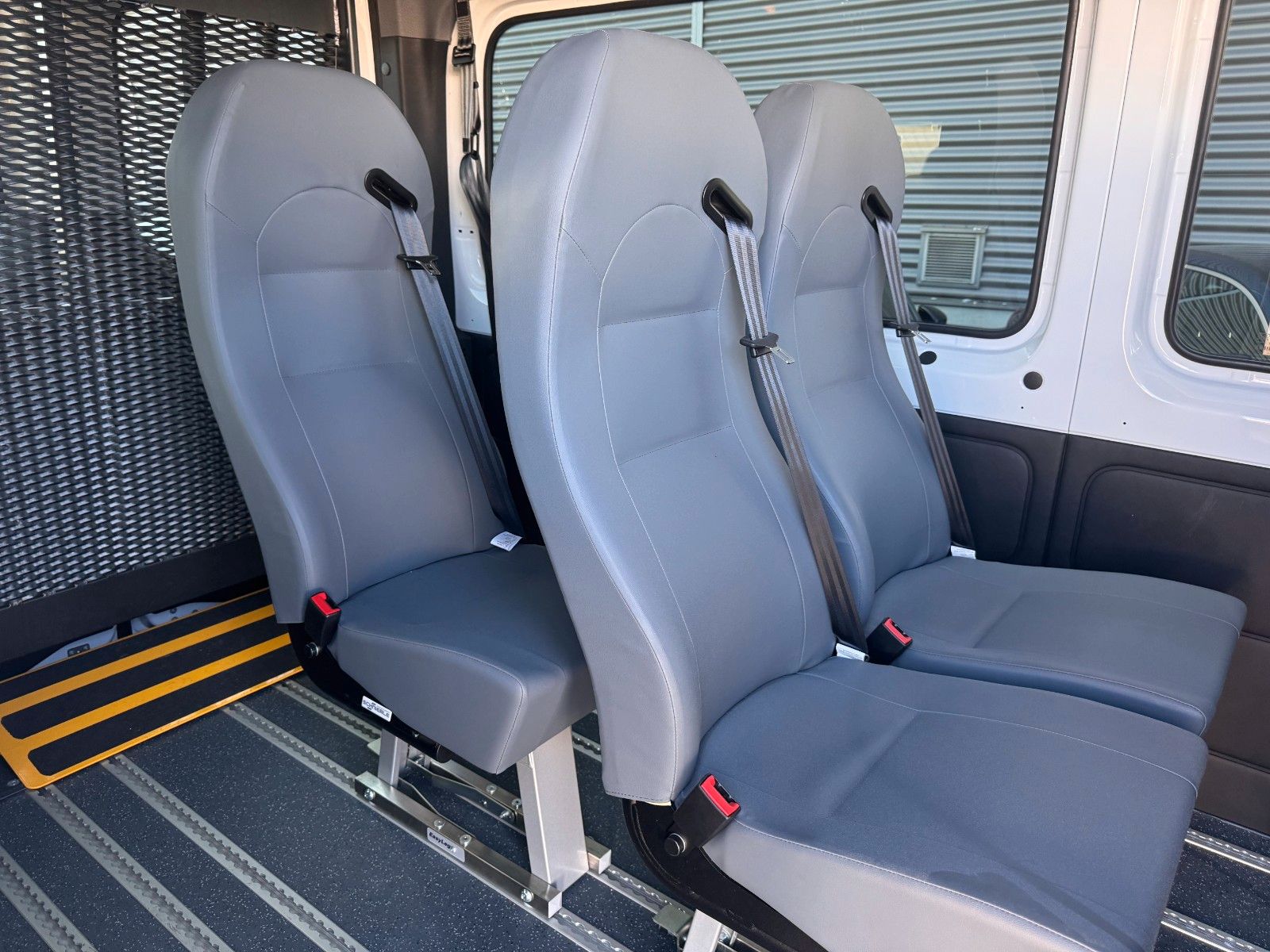 Fahrzeugabbildung Mercedes-Benz Sprinter 317 CDI Rollstuhl/Behinderten Lift