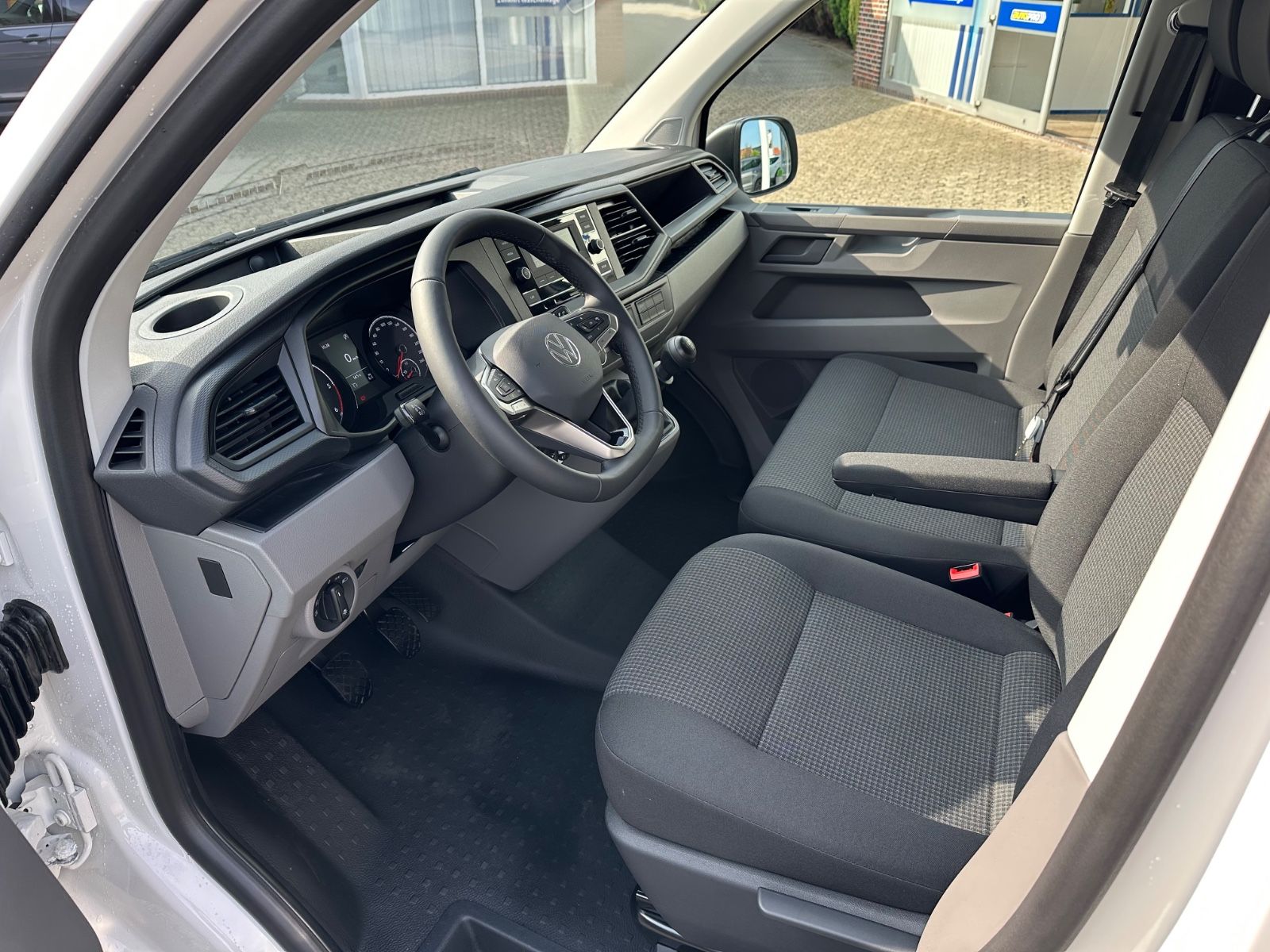 Fahrzeugabbildung Volkswagen T6.1 Transporter Kasten 2.0 TDI LR Klima/Tempom