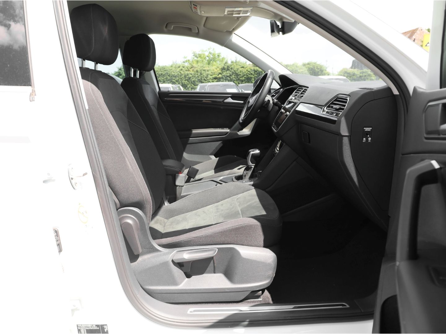 Volkswagen Tiguan ELEGANCE TSI DSG NAVI AHK LED-MATRIX EASY foto 3