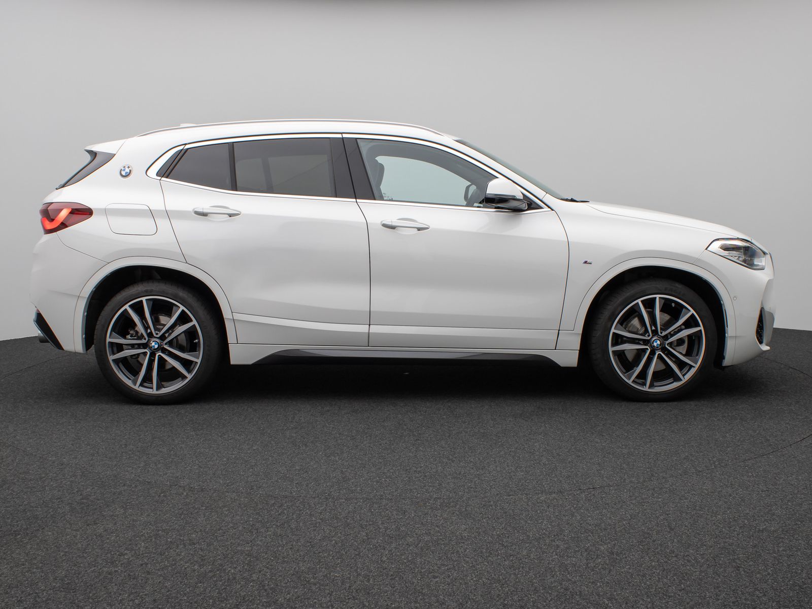 Fahrzeugabbildung BMW X2 xD20i M Sport Kamera HUD DAB Navi+ Alarm 19"