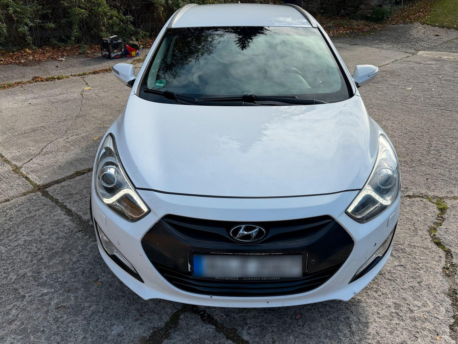 Hyundai i40 2013 — rear view