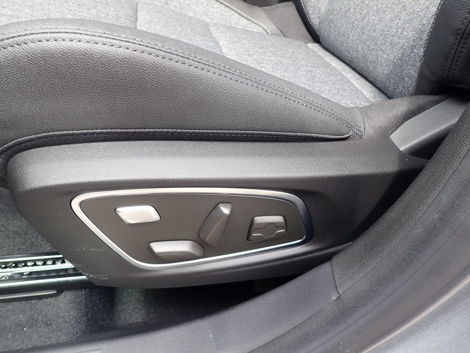 Fahrzeugabbildung Renault Austral Techno Mild Hybrid 150 Automatik
