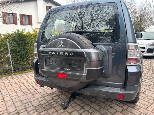 MITSUBISHI PAJERO 3.2 DI-D 16V AUT. 5P. INSTYLE 170 ch BVA - Historique Entretien Disponible