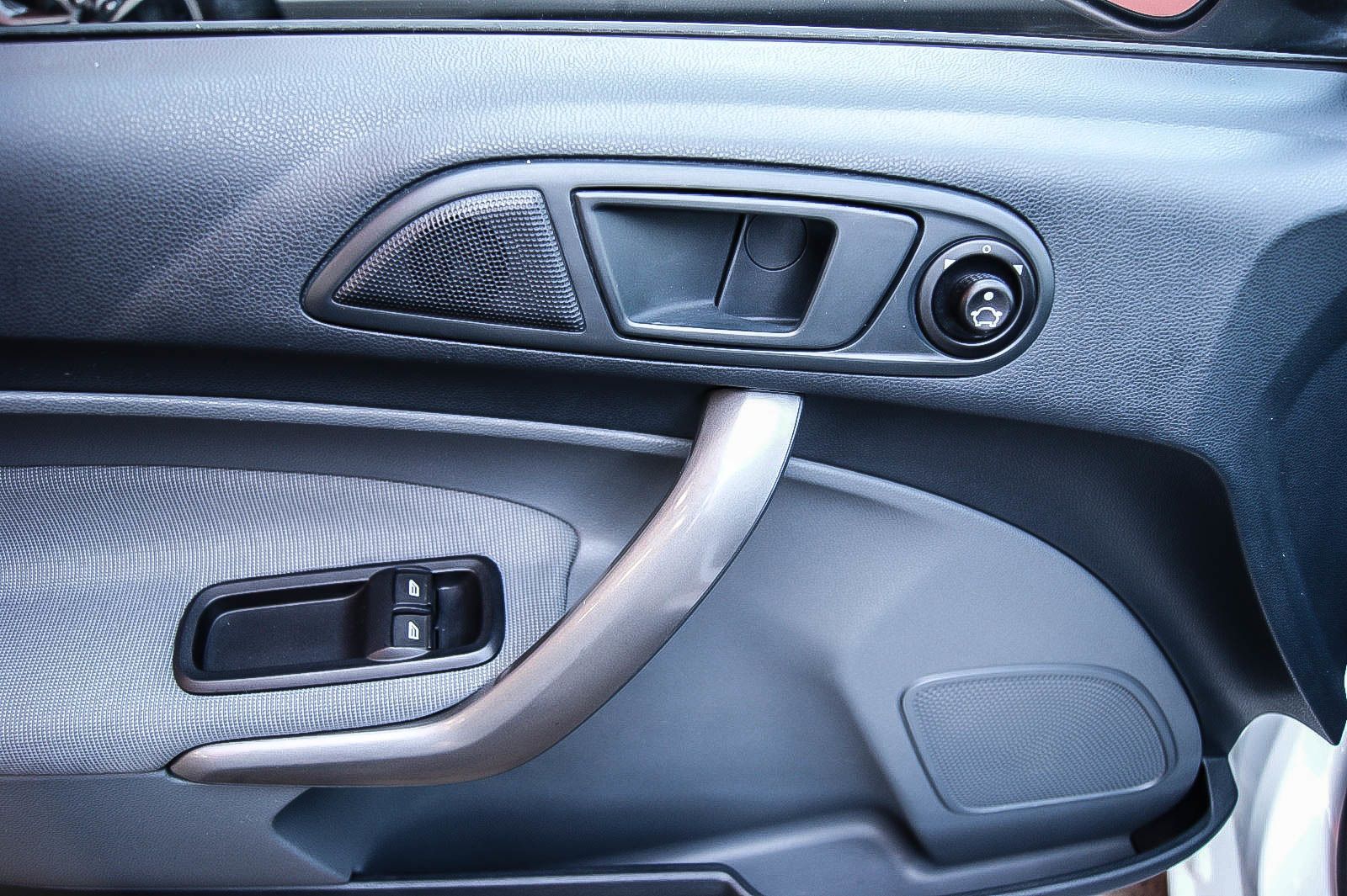 Fahrzeugabbildung Ford Fiesta 1.25 60kW VIVA KLIMA SITZHZG SPORT-FW ALU