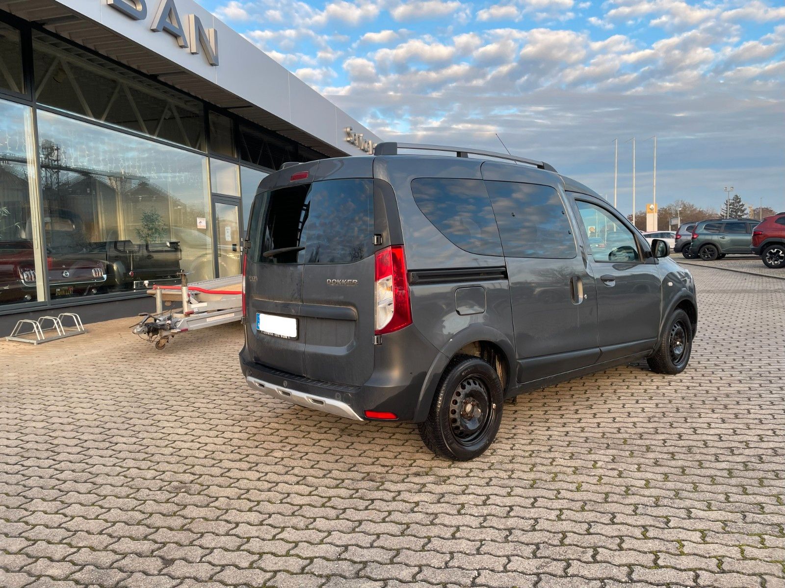 Fahrzeugabbildung Dacia Dokker Stepway Celebration