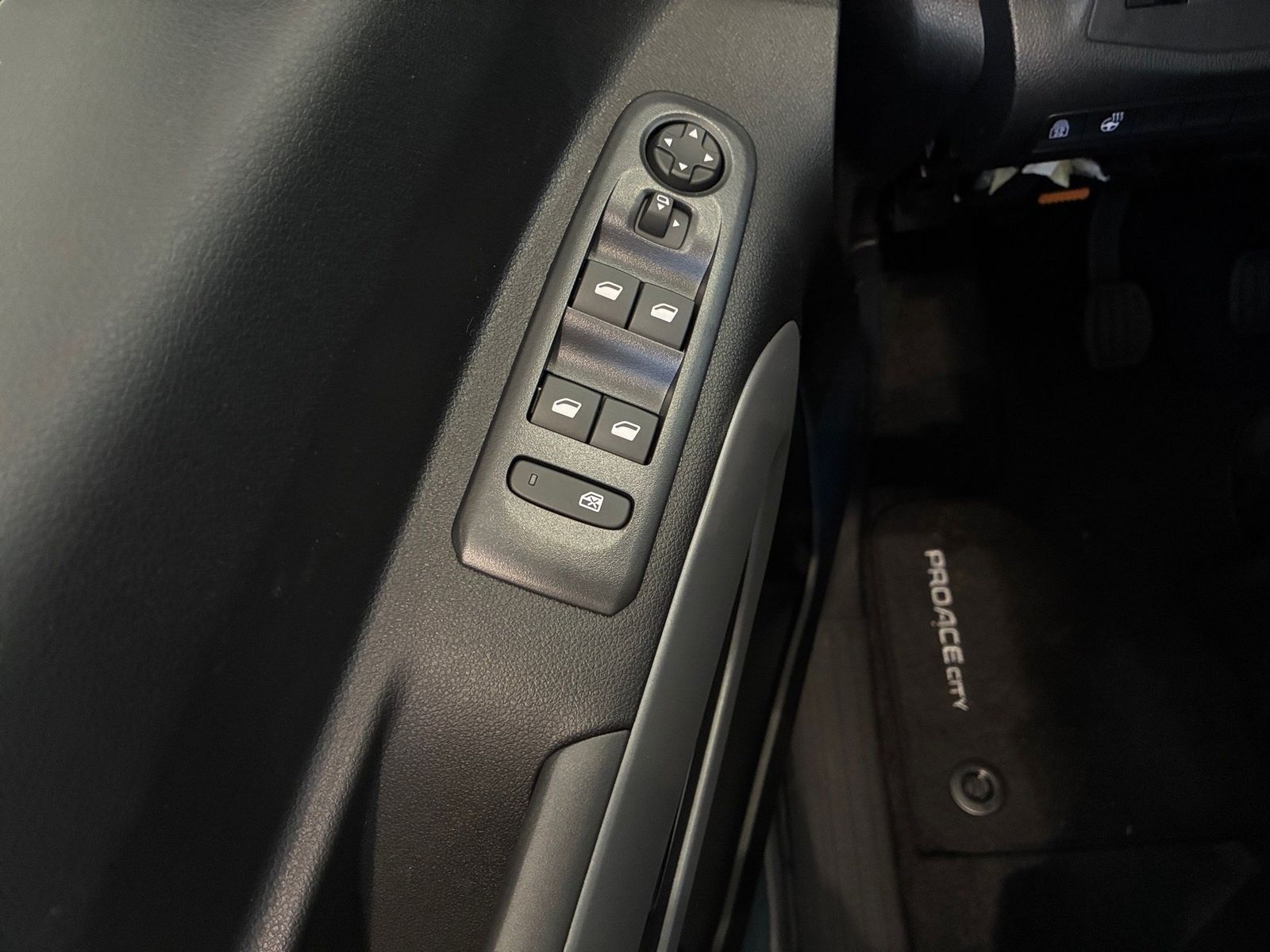 Fahrzeugabbildung Toyota Proace City Verso 1.2 L1 Teamplayer + Comfort P