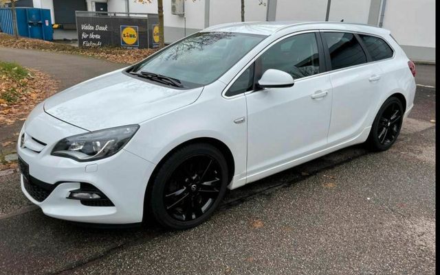 Opel Astra Sportstourer OPC L.