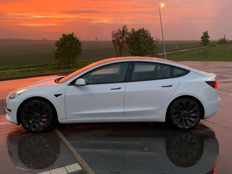 Tesla Model 3 Performance 513PS AWD 20" PANO 4xSH
