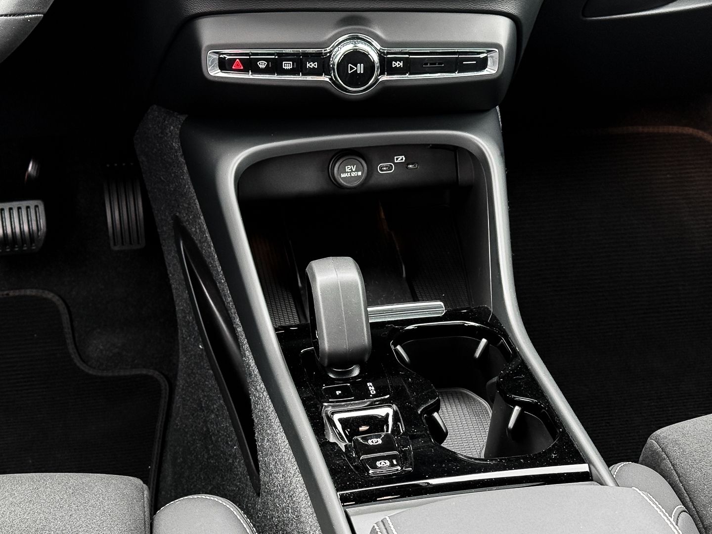 Volvo XC40 Ultimate Dark 2WD B4 EU6d StandHZG AHK Digi foto 10