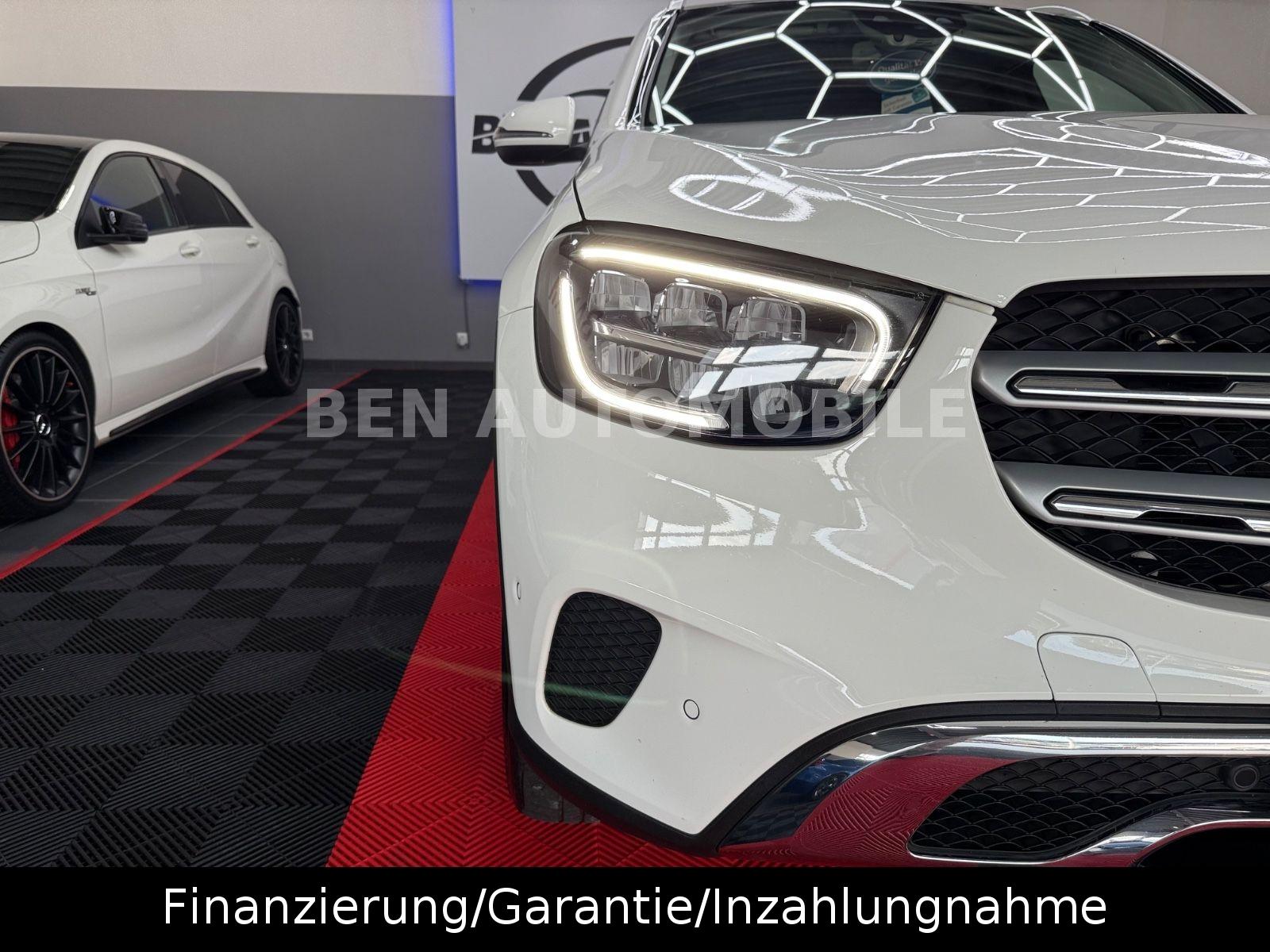 Mercedes-Benz GLC 300d 4Matic PANO+LED+RFK+AHK