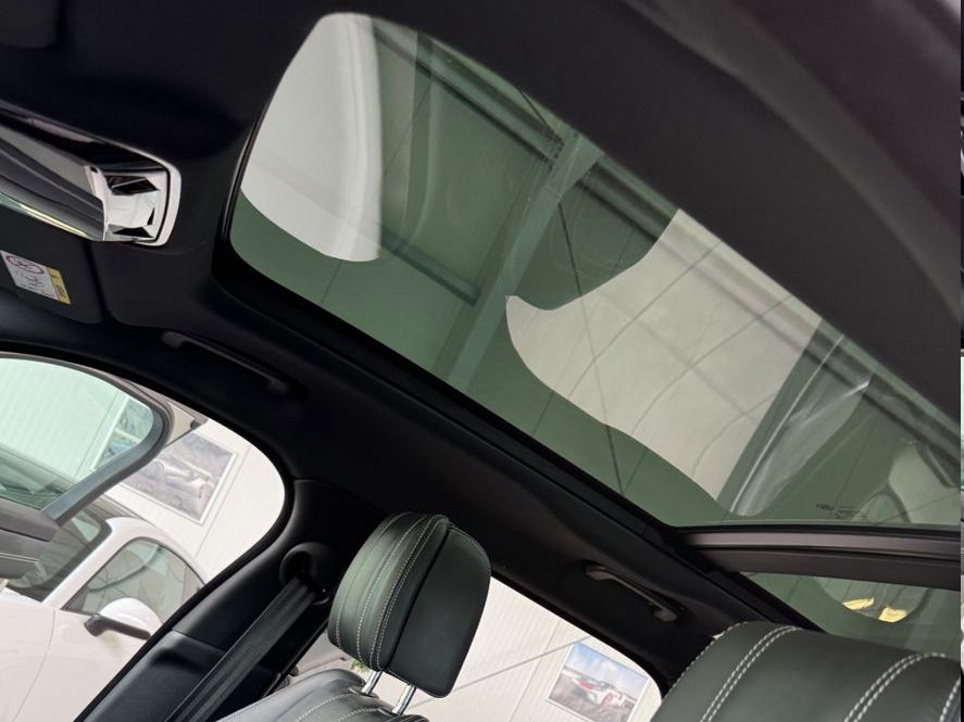 Fahrzeugabbildung Land Rover Range Rover Velar R-Dynamic HSE