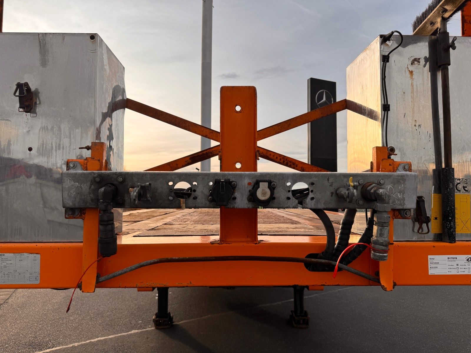 Fahrzeugabbildung Dinkel DSAFA 36000 Schräglader/Tieflader 2x Lenkachse