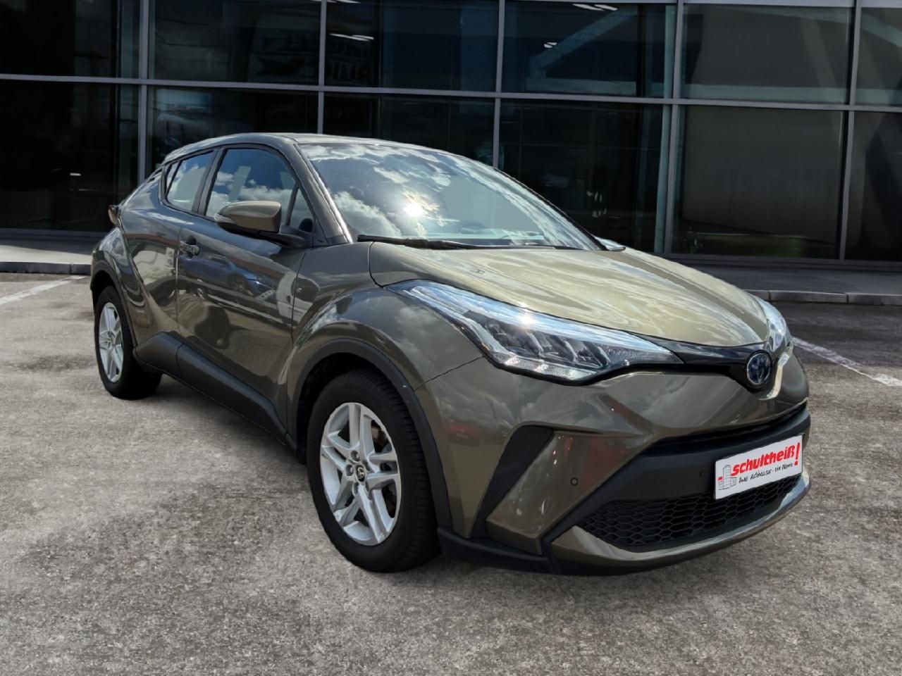 Fahrzeugabbildung Toyota C-HR Hybrid Team D