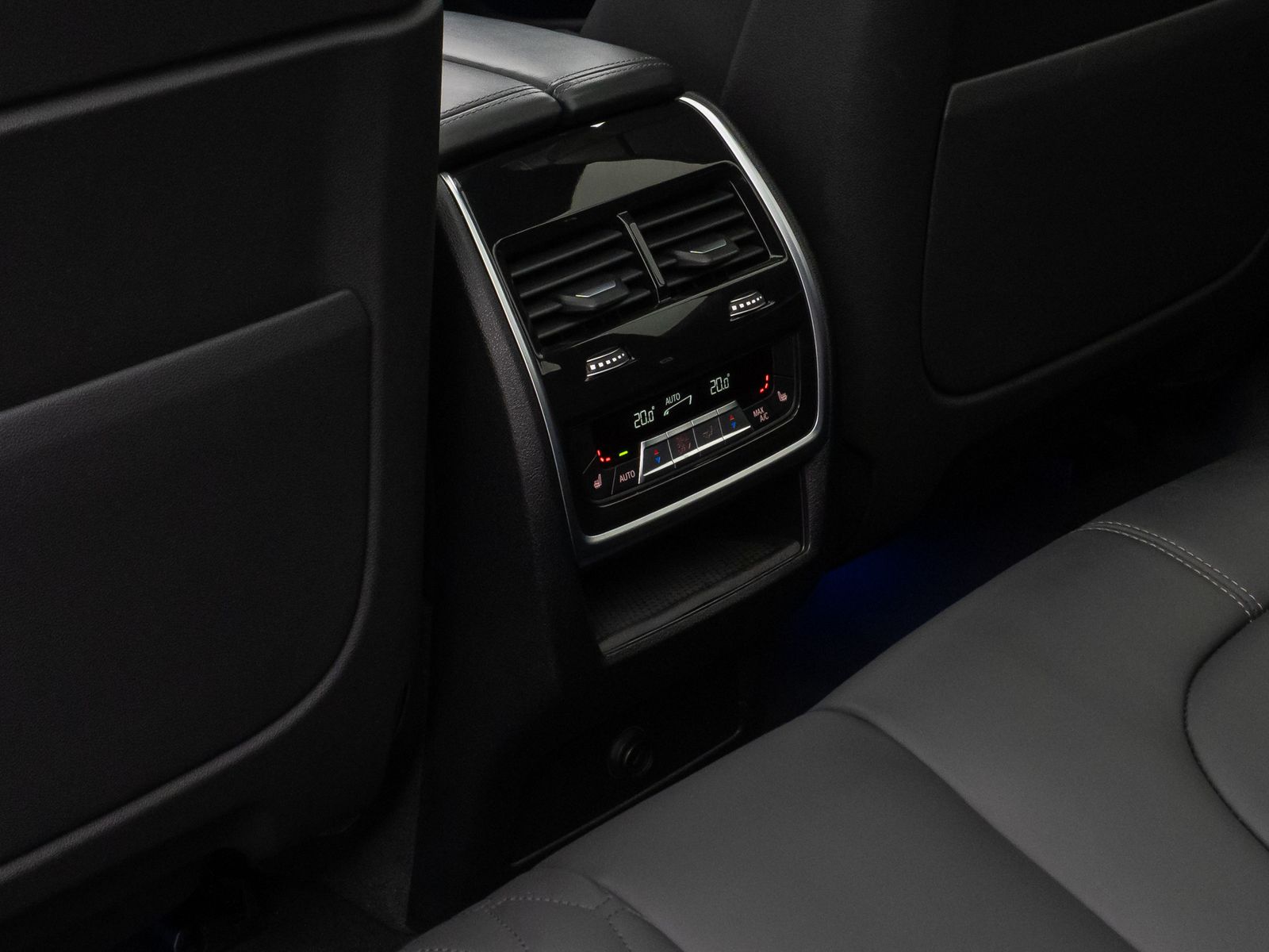 Fahrzeugabbildung BMW X5 xD40d M Sport 360°Laser HUD DAB H/K AHK ACC