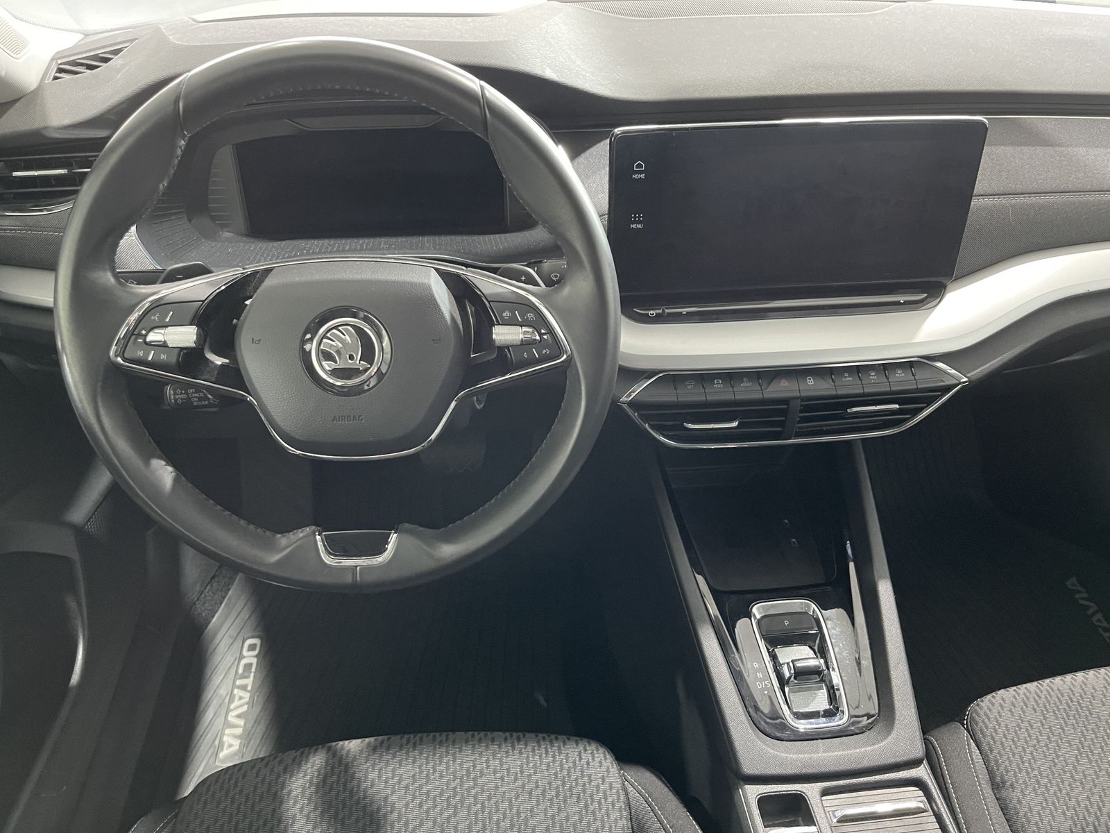 Fahrzeugabbildung SKODA Octavia Style 2.0 TDI*Navi*HeadUp*ACC*PDC*