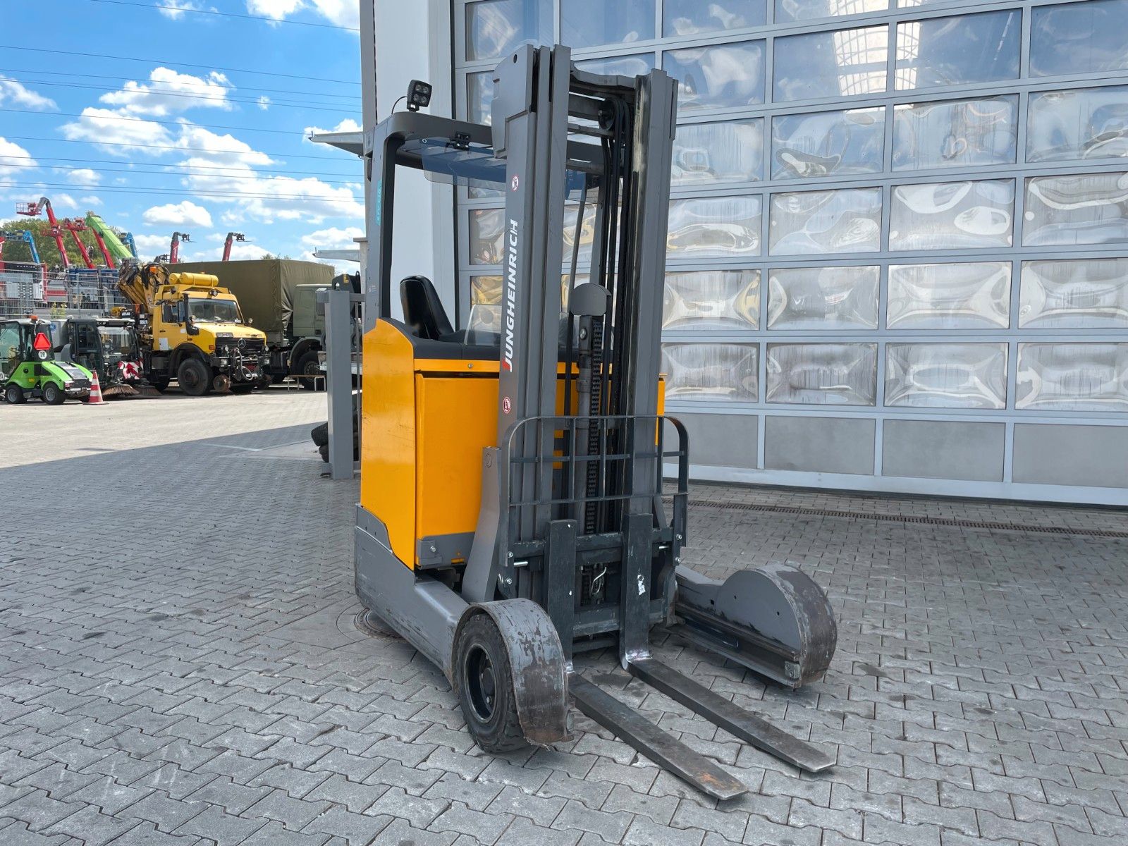 Fahrzeugabbildung Jungheinrich ETV C16 / Triplex 5.72m / SS / nur 2.953h / 2016