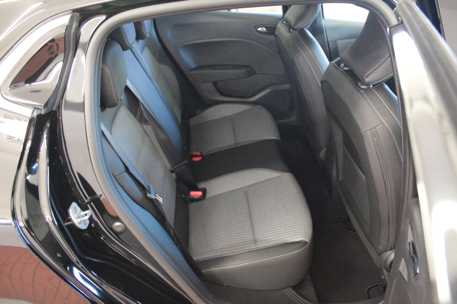 Fahrzeugabbildung Renault Clio TCe 90 Techno *Winter-*&*Look-Paket*