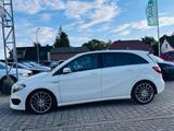 Mercedes-Benz B 180 Klasse*AMG-LINE*LEDER*NAVI'LED*KAMERA*PANO - Mercedes-Benz B-Klasse: AMG