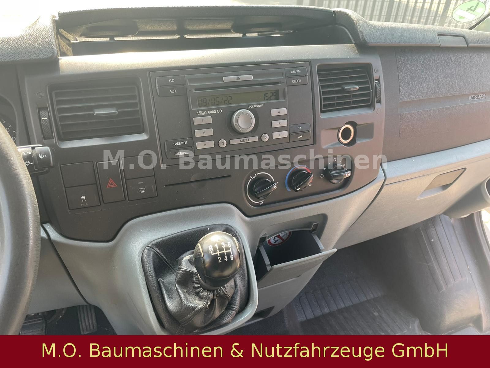 Fahrzeugabbildung Ford Transit  115 T 330 / 2,4 Liter / 9 Sitzer /