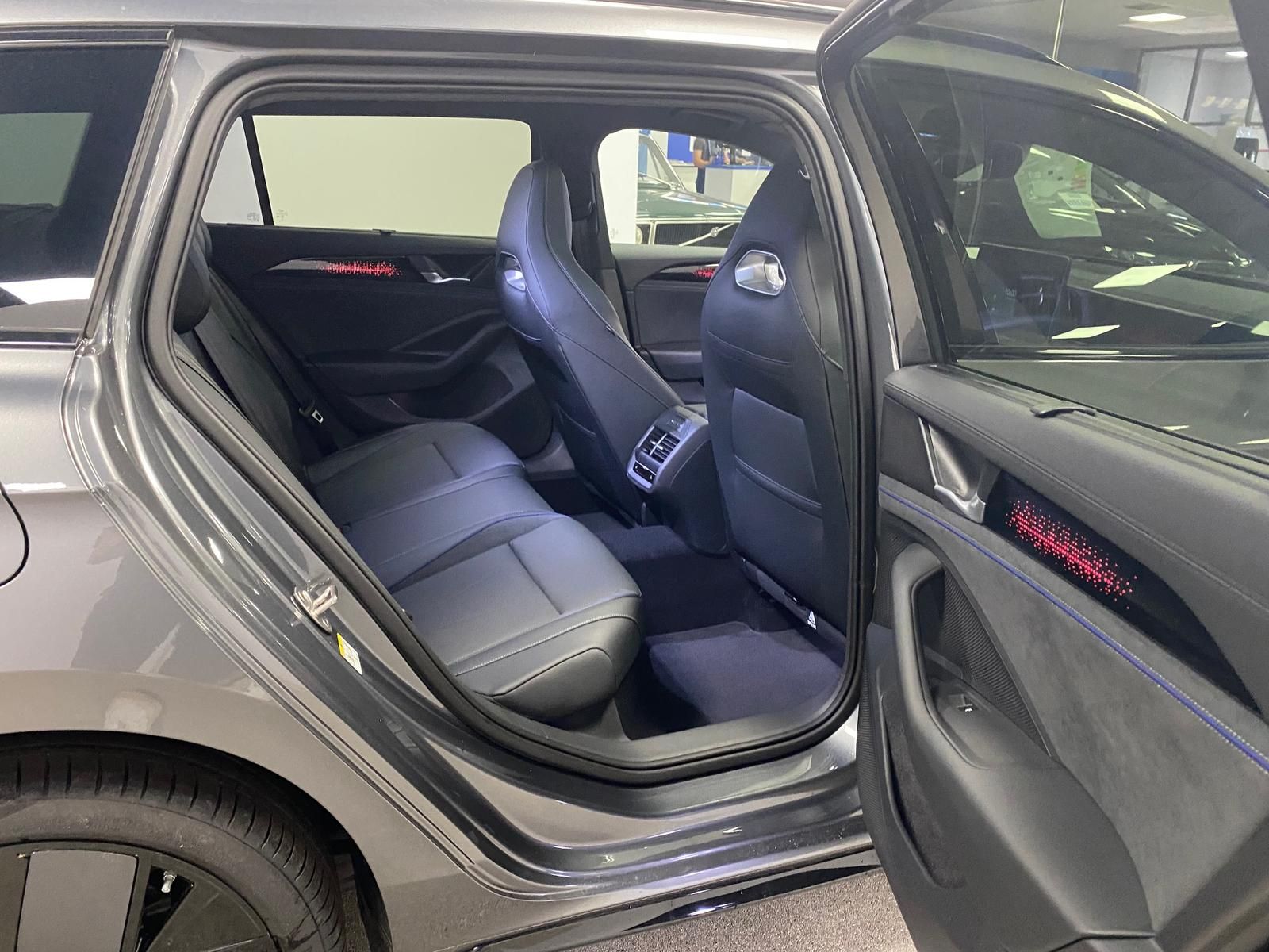 Fahrzeugabbildung Volkswagen Passat Variant 1.5 TSI eHybrid DCC R-Line