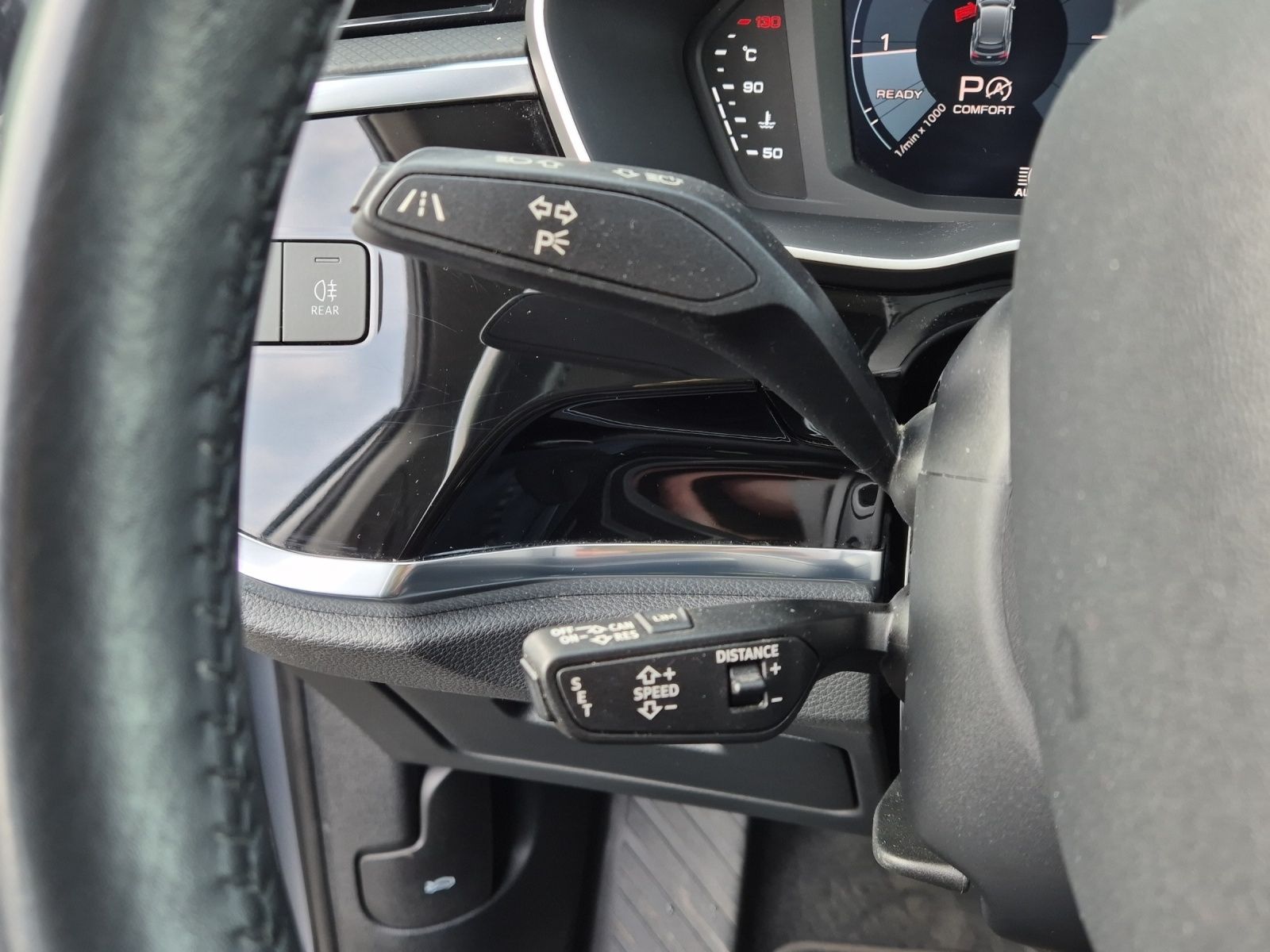 Fahrzeugabbildung Audi Q3 40 TFSI quattro S-tronic Standhzg. Matrix Nav