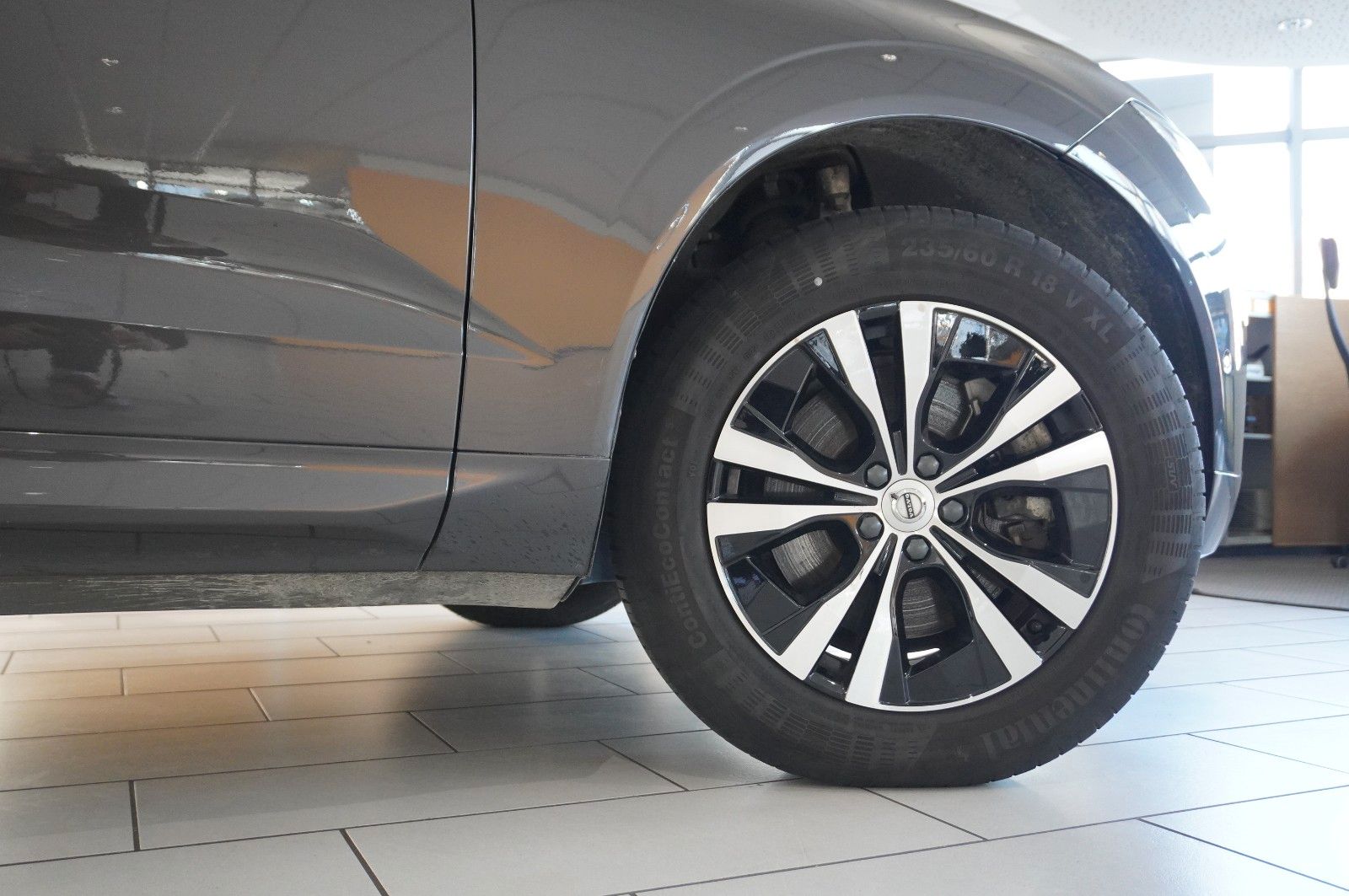 Fahrzeugabbildung Volvo XC 60 MOMENTUM PRO 2WD NAVI/LED/360°/VIRT./AHK